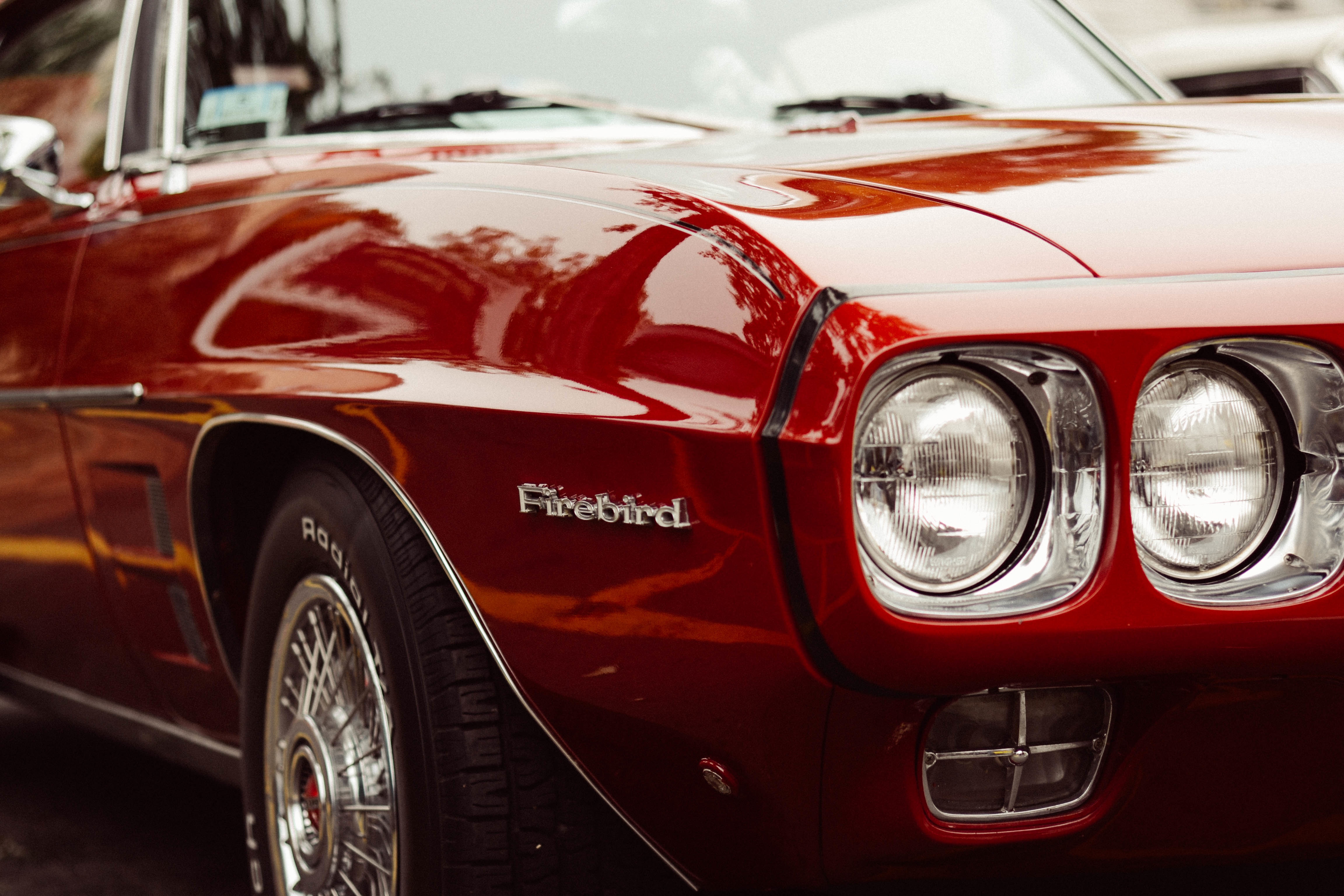 Autoblogi Pontiac Firebird red retro car Autolevi